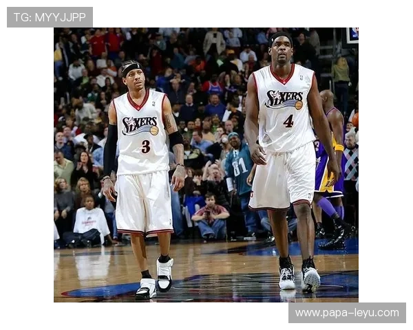 与现代三分化后卫不同，艾弗森突破制造杀伤拉开空间